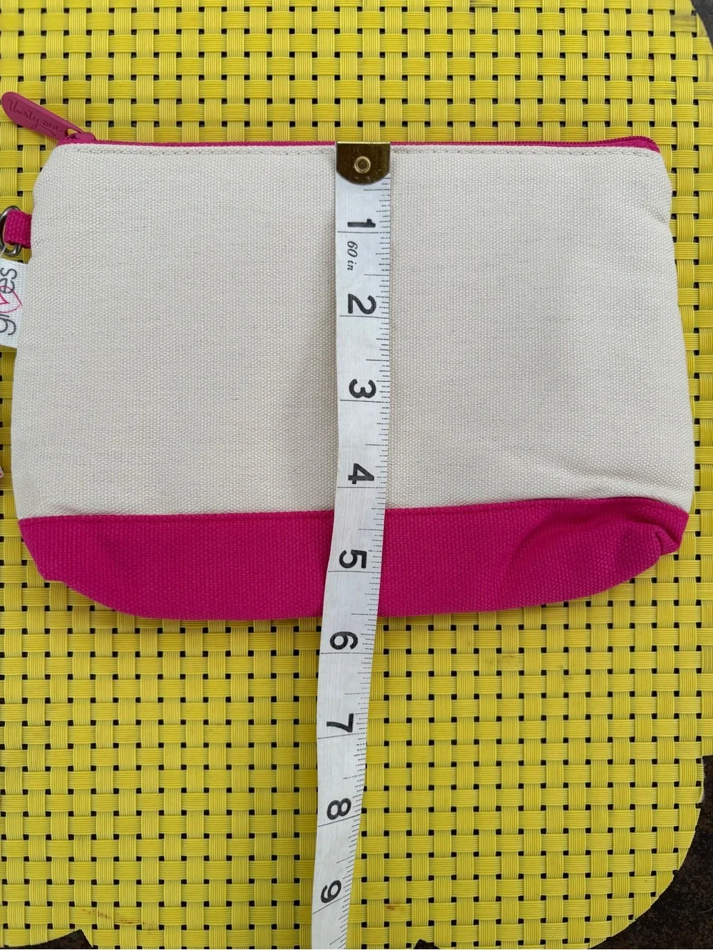 Thirty-One Canvas Crew Gives Zip Pouch NWT